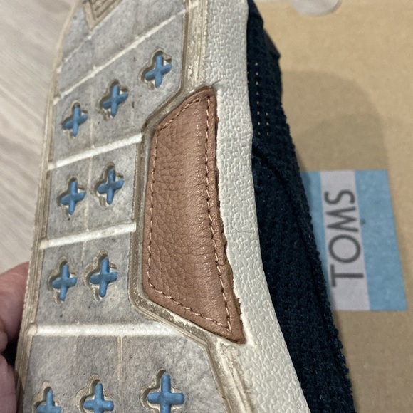 TOMS Sneakers - Picture 9 of 9